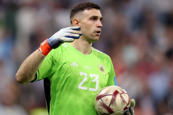 莫佩調(diào)侃撞傷萊諾成就大馬?。骸半y道他不應(yīng)該對我心存感激嗎？”